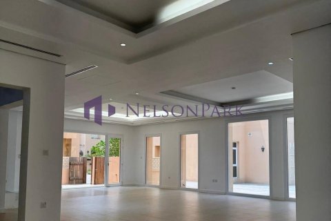 4 bedrooms Villa in Doha, Qatar No. 58534 1