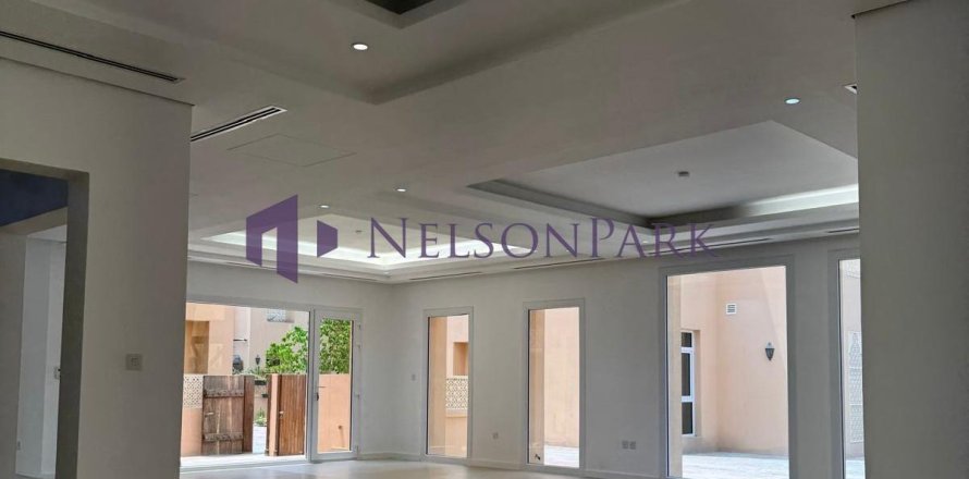 4 bedrooms Villa in Doha, Qatar No. 58534