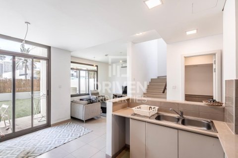 Таунхаус с 3 спальнями в Town Square, ОАЭ №138778 3