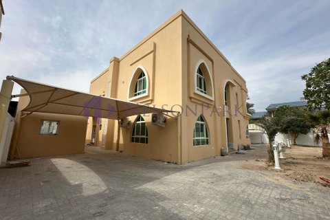 4 bedrooms Villa in Doha, Qatar No. 60980 10