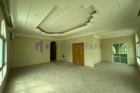 4 bedrooms Villa in Doha, Qatar No. 60980 8