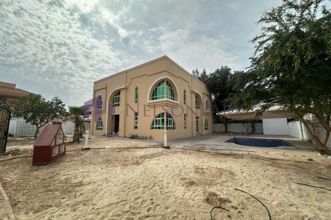4 bedrooms Villa in Doha, Qatar No. 60980 6