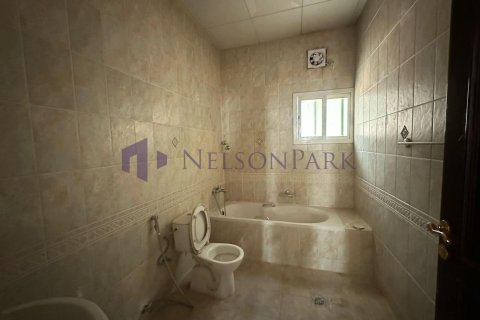 4 bedrooms Villa in Doha, Qatar No. 60980 7