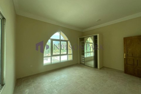 4 bedrooms Villa in Doha, Qatar No. 60980 2