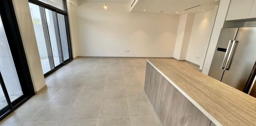 3 bedrooms Villa in Dubai, UAE No. 142563