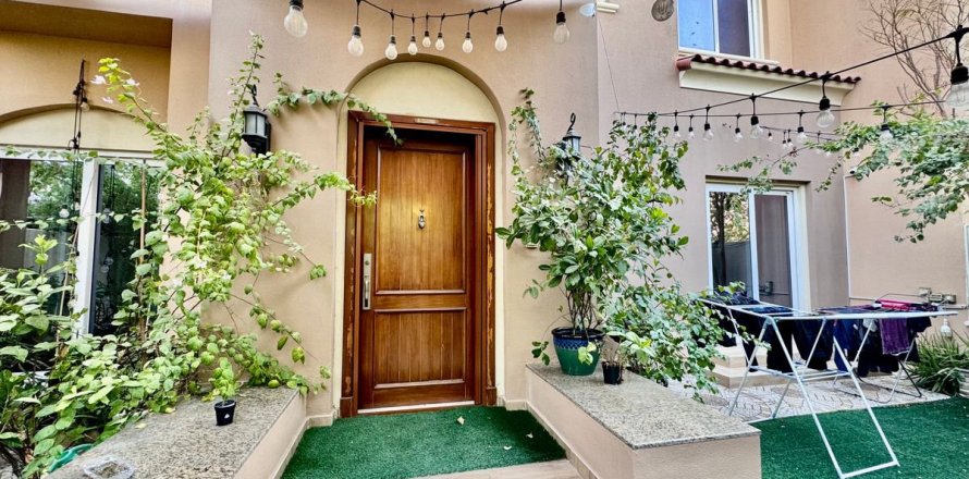 4 bedrooms Villa in Dubai, UAE No. 203465