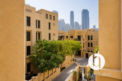 Apartment de 3 dormitorios en Old Town, UAE No. 203371 3