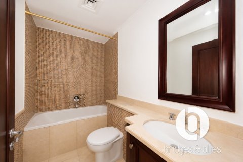 Apartment de 3 dormitorios en Old Town, UAE No. 203371 8
