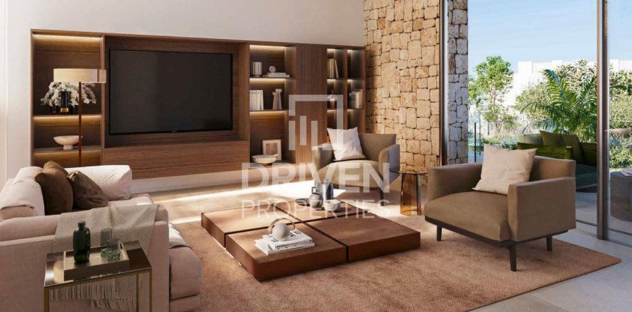 4 bedrooms Villa in Dubai Land, UAE No. 190134