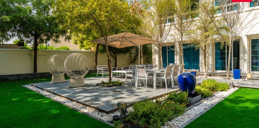 Villa de 5 dormitorios en Dubai, UAE No. 115372