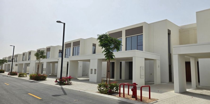 3 bedrooms Townhouse in Dubai, UAE No. 123527