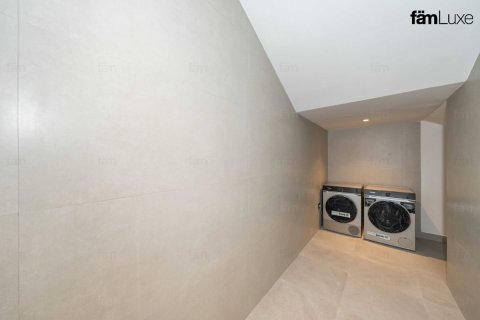 5 bedrooms Villa in Dubai, UAE No. 143618 19