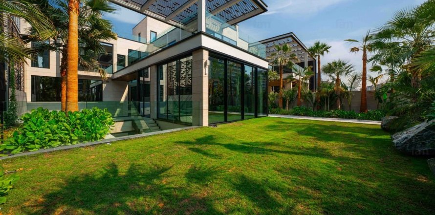 5 bedrooms Villa in Dubai, UAE No. 143618