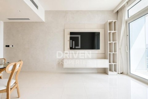 Квартира с 2 спальнями в EMAAR Beachfront, ОАЭ №193523 4