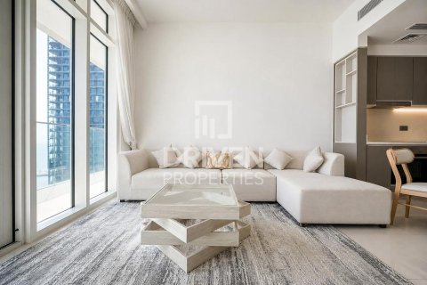 Квартира с 2 спальнями в EMAAR Beachfront, ОАЭ №193523 11