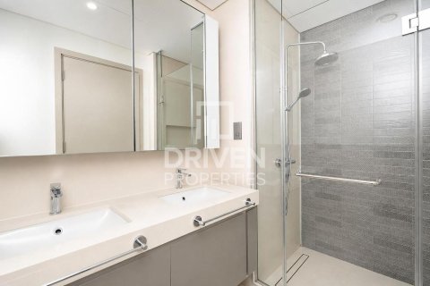Квартира с 2 спальнями в EMAAR Beachfront, ОАЭ №193523 14