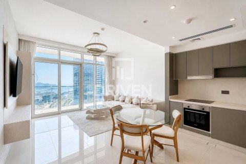 Квартира с 2 спальнями в EMAAR Beachfront, ОАЭ №193523 12