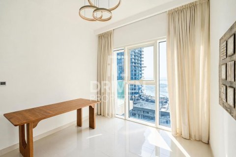 Квартира с 2 спальнями в EMAAR Beachfront, ОАЭ №193523 5