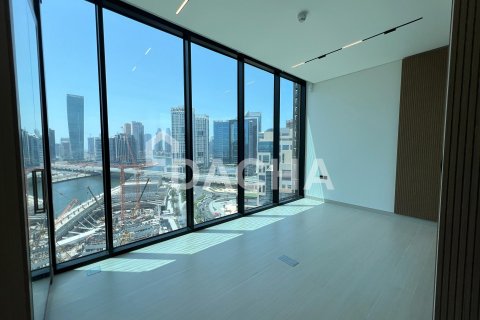 Studio Apartment in Business Bay, UAE No. 170297 3