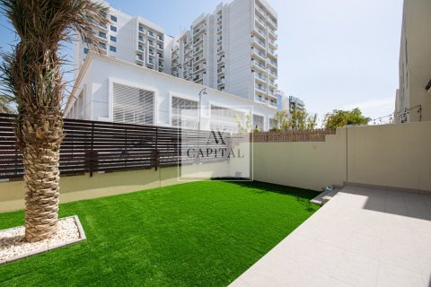 3 bedrooms Townhouse in North Village, UAE No. 14446 2