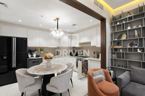 Apartment de 2 dormitorios en Hayat Boulevard, UAE No. 209548 6