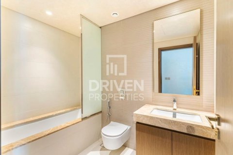 Квартира с 2 спальнями в EMAAR Beachfront, ОАЭ №190985 12