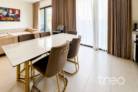 Townhouse de 4 dormitorios en EMAAR South, UAE No. 206230 9