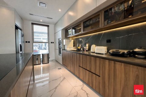 Villa de 4 dormitorios en Dubai, UAE No. 148621 9
