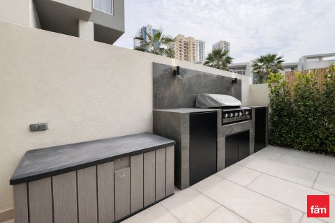 Villa de 4 dormitorios en Dubai, UAE No. 148621 10