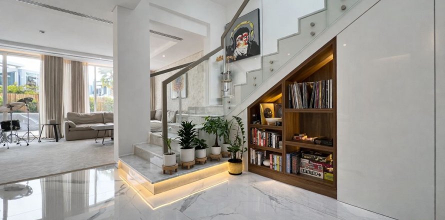 Villa de 4 dormitorios en Dubai, UAE No. 148621