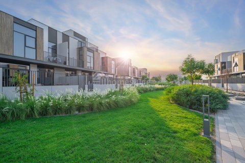 4 bedrooms Villa in Mudon, UAE No. 151455 14