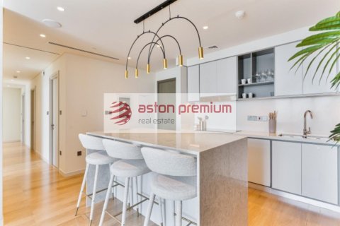 Apartment de 3 dormitorios en EMAAR Beachfront, UAE No. 137629 13