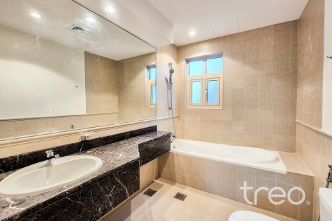 Villa de 4 dormitorios en Jumeirah Islands, UAE No. 173808 10