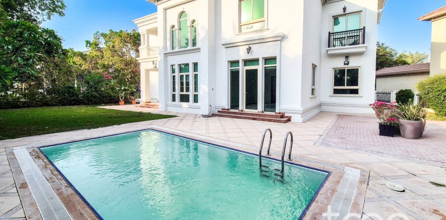 Villa de 4 dormitorios en Jumeirah Islands, UAE No. 173808
