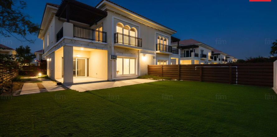 Вилла с 4 спальнями в Дубай, ОАЭ №141521