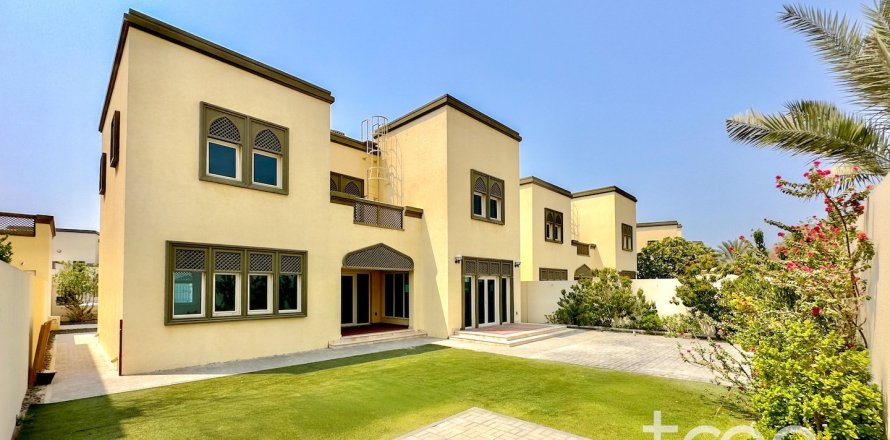 Villa de 3 dormitorios en Jumeirah Park, UAE No. 173926