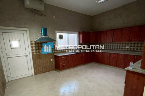 Villa de 12 dormitorios en Khalifa City, UAE No. 90949 7