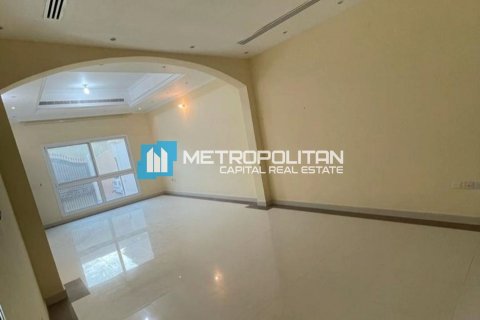 Villa de 12 dormitorios en Khalifa City, UAE No. 90949 9