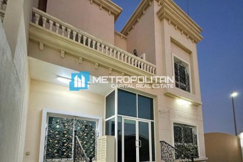 Villa de 12 dormitorios en Khalifa City, UAE No. 90949 1