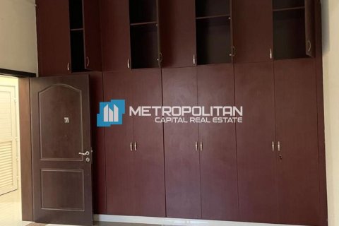 Villa de 12 dormitorios en Khalifa City, UAE No. 90949 4