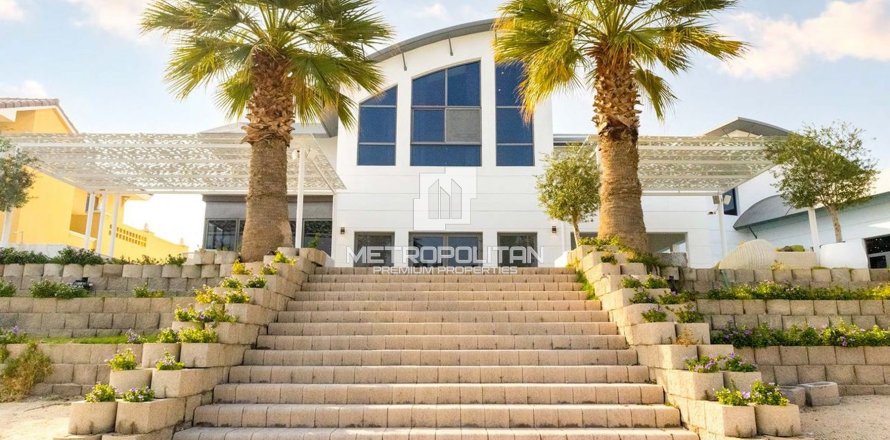 Вилла с 6 спальнями №128449