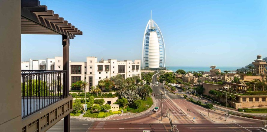 Квартира с 3 спальнями в Умм-Сукейм, ОАЭ №147001