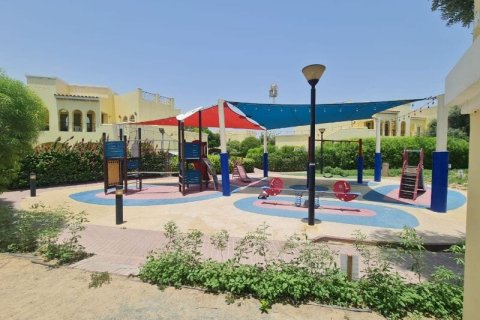 2 bedrooms Apartment in Dubai Land, UAE No. 163049 3