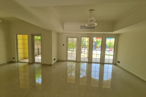2 bedrooms Apartment in Dubai Land, UAE No. 163049 16