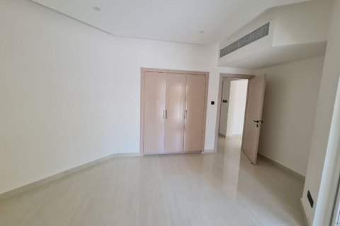 2 bedrooms Apartment in Dubai Land, UAE No. 163049 7