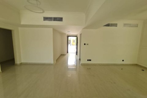 2 bedrooms Apartment in Dubai Land, UAE No. 163049 13