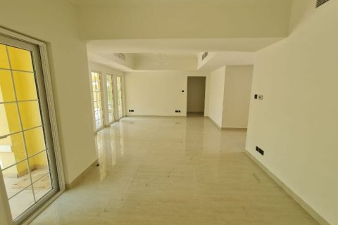 2 bedrooms Apartment in Dubai Land, UAE No. 163049 14