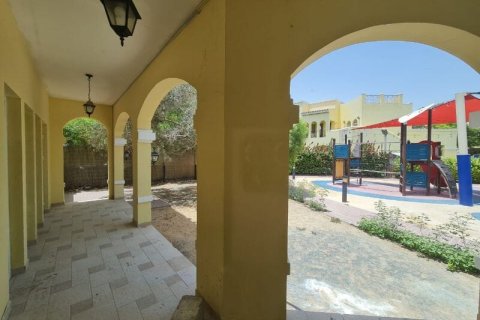 2 bedrooms Apartment in Dubai Land, UAE No. 163049 9