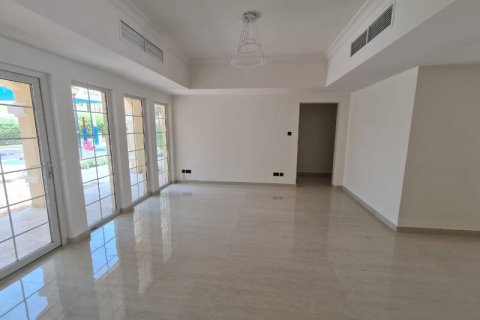 2 bedrooms Apartment in Dubai Land, UAE No. 163049 12