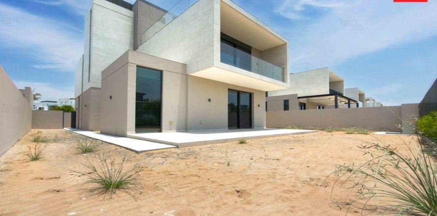 4 bedrooms Villa in Dubai, UAE No. 165475